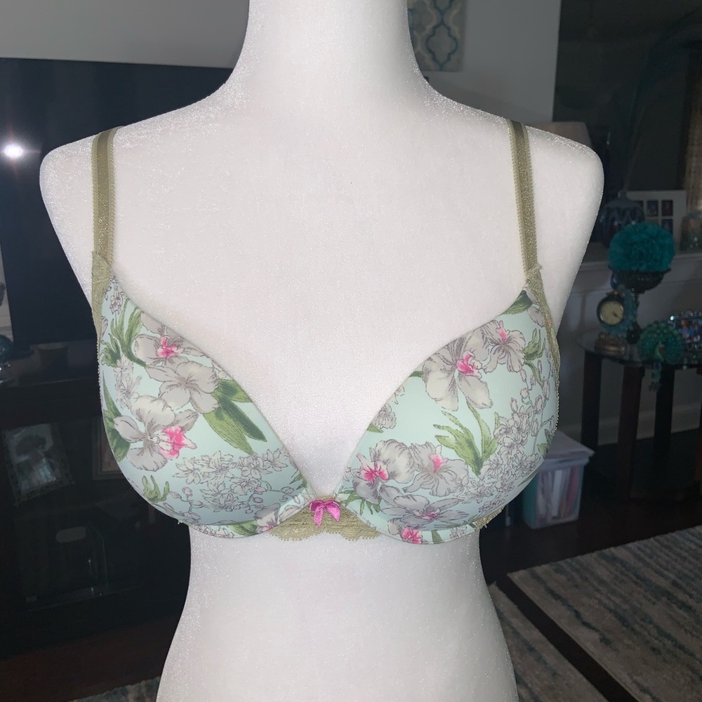 VS NWOT Dream Angels Push-up in 36C with Matching Panties